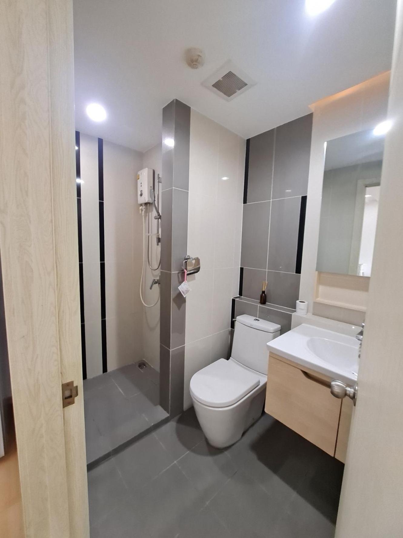 Condo In Bangkok With Swimming Pool Near Malls And Train エクステリア 写真